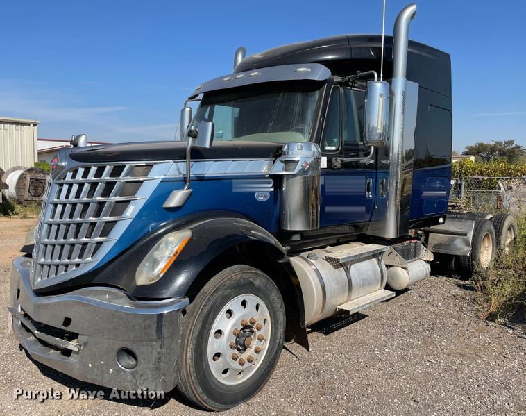2013 International Lonestar  semi truck - MR9411