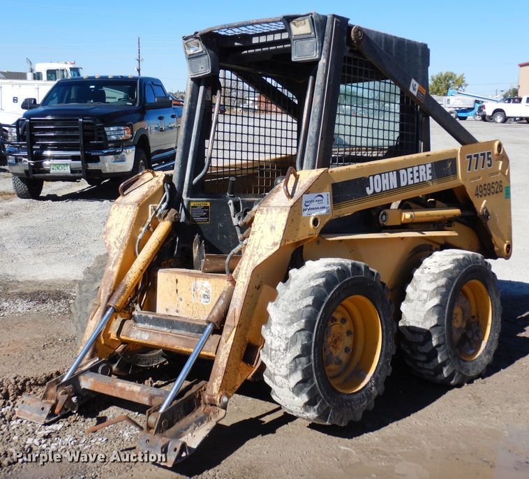 1995 John Deere 7775  skid steer loader - DF8136