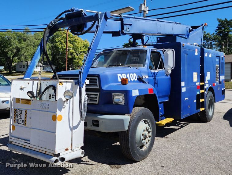 1993 Ford F700  de-icer truck - DL6708