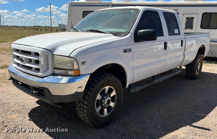 2000 Ford F350 Super Duty  Crew Cab pickup truck - DO8730