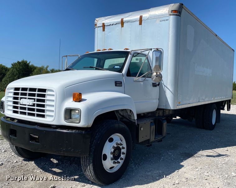 2001 GMC C7500  box truck - JW9428