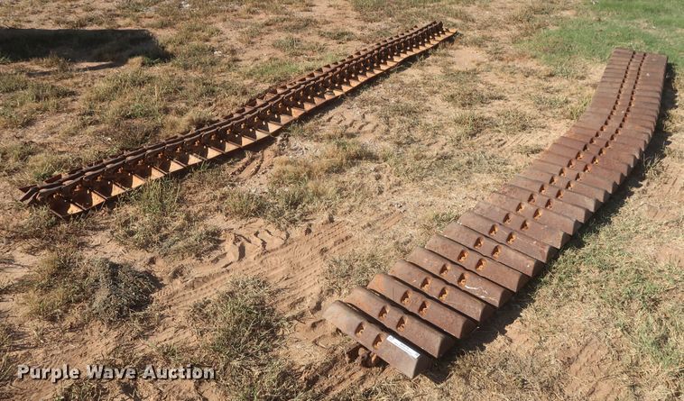 Komatsu D21P-6  tracks - MJ9174