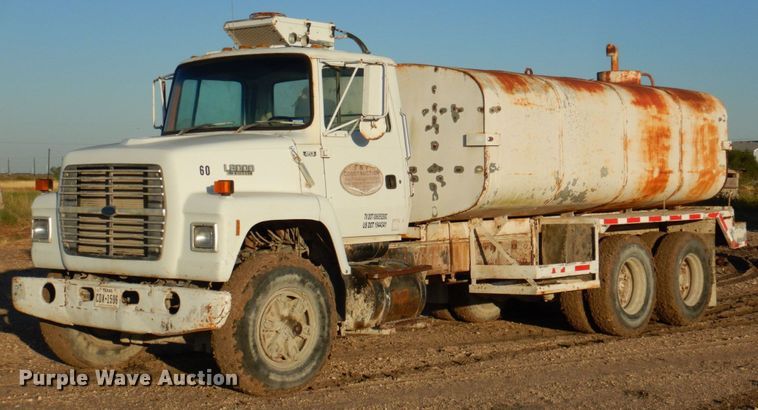 1991 Ford L8000  water truck - DR2072