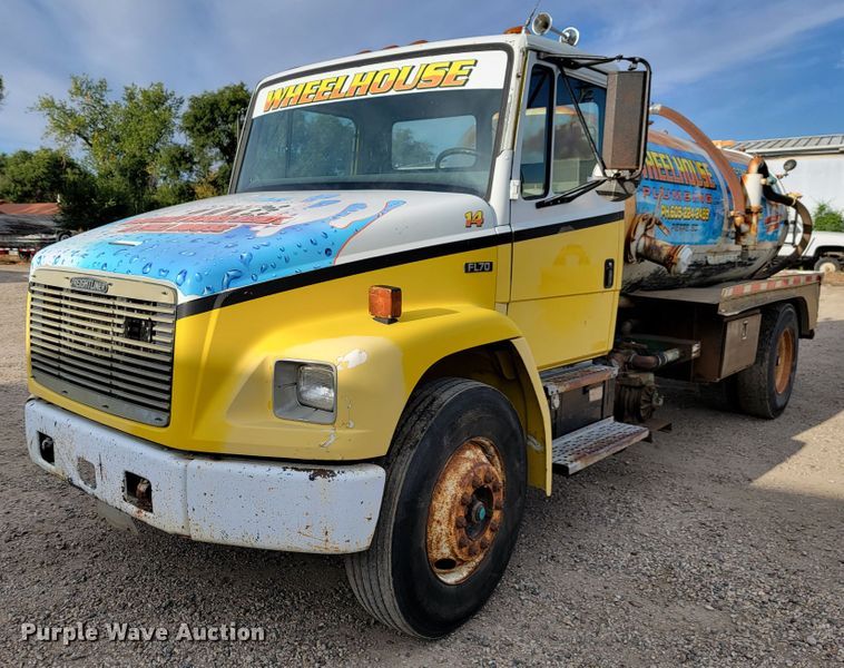 1995 Freightliner FL70  vacuum truck - LL9544