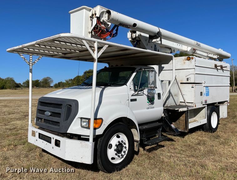 2004 Ford F650  forestry bucket truck - MR9463
