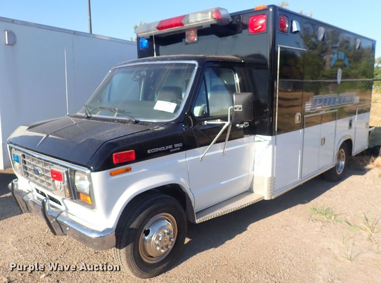 1990 Ford Econoline 350  ambulance - DG2740