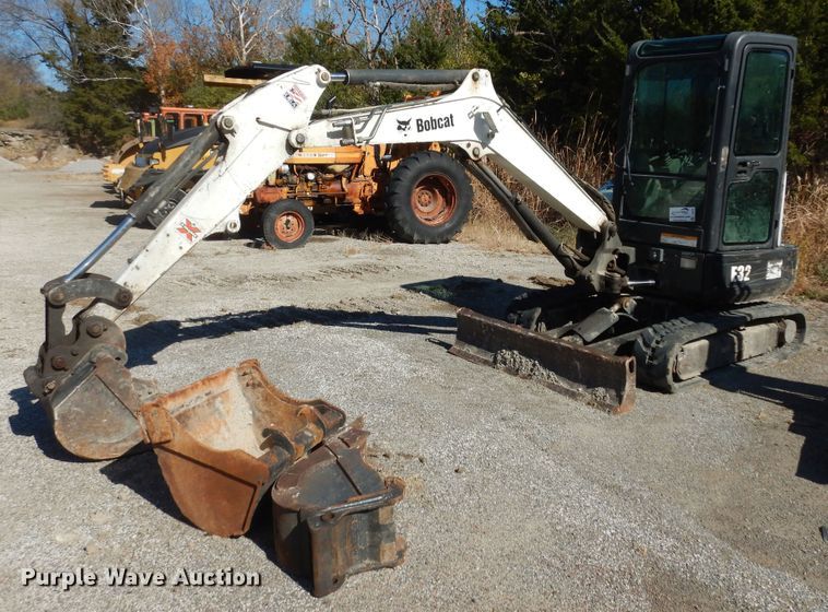 2011 Bobcat E32  mini excavator - DI6792