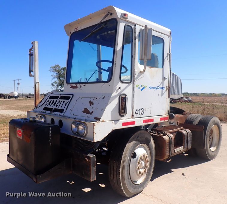 1990 Capacity  yard truck - DQ3053