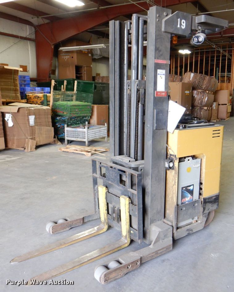 Caterpillar NRR40  order picker - MJ9802