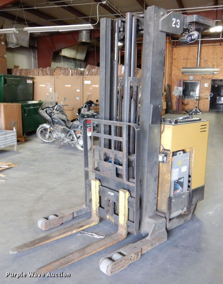 Caterpillar NRR40  order picker - MJ9803