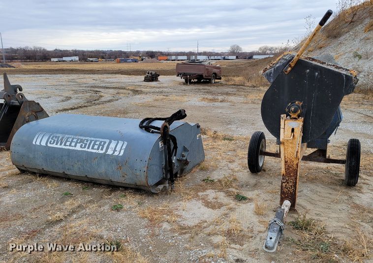 (2) pieces of construction equipment - DM8105