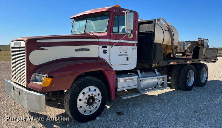 1992 Freightliner FLD  flatbed truck - DO8859
