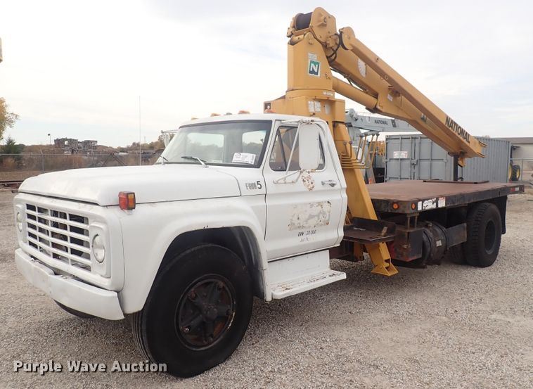1978 Ford F800  crane truck - DQ3087