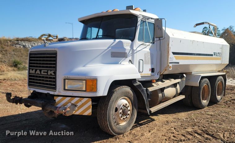 1993 Mack CH613  water truck - DR3336