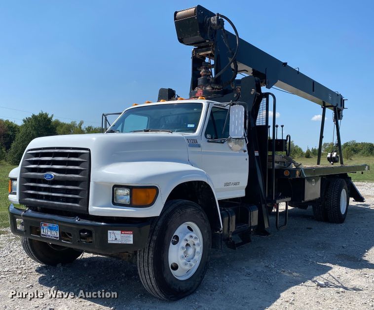 1997 Ford F800  crane truck - JW9425