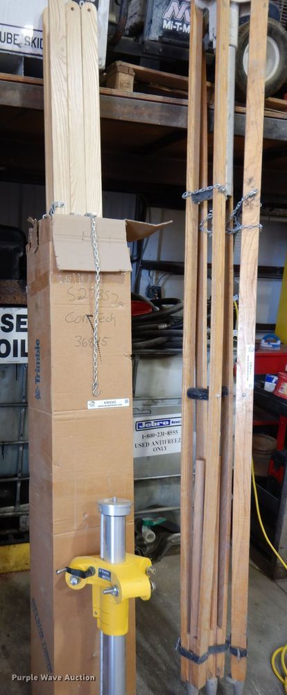 Trimble 408700-05  tripod - KW9302