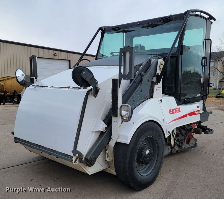 2016 Elgin Pelican street sweeper - LL9694