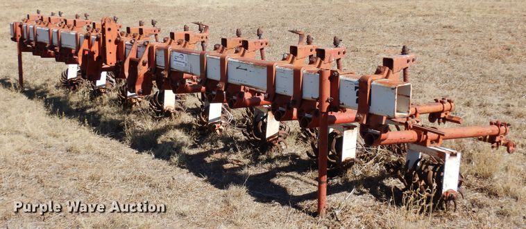 Lilliston  row crop cultivator - DF8161