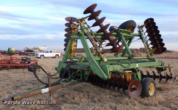 John Deere 330  double off-set disk - DF8204