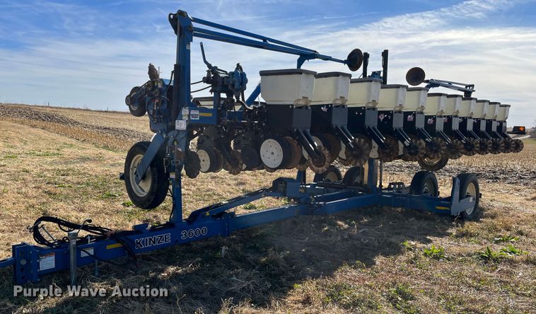 Kinze 3600  planter - DR7345