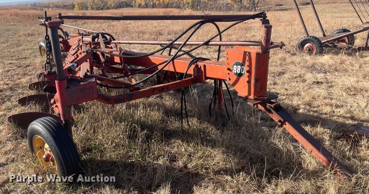 Massey Ferguson 880  six bottom plow - JD9183