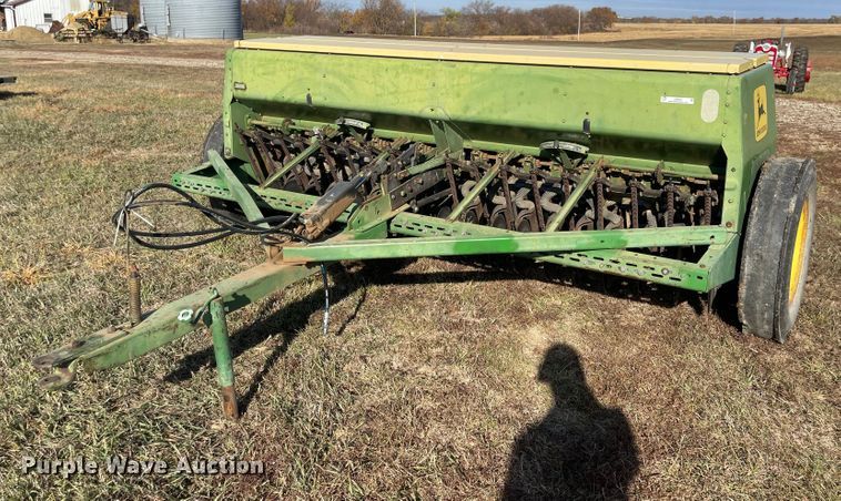 John Deere 8350  grain drill - JD9187