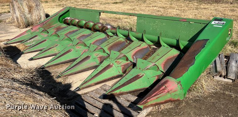 John Deere 843  corn head - KF9817