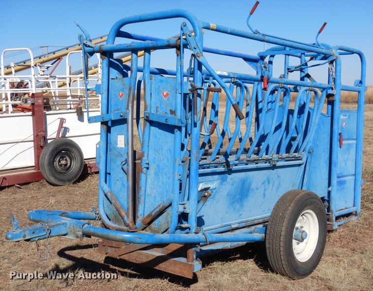 Priefert 85  squeeze chute - LN9793