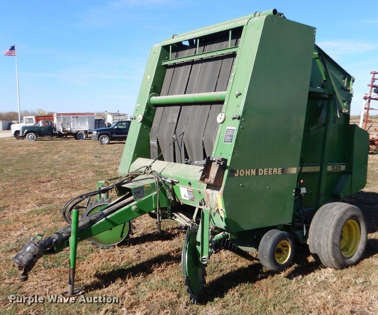 1995 John Deere 535  round baler - LU9759