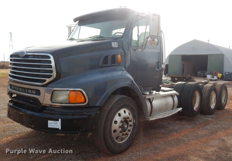 2001 Sterling A9500  semi truck - KJ9031
