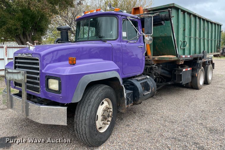 2003 Mack RD688S  roll-off container truck - MR9496