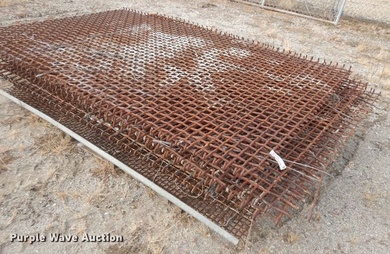 Approximately 10 rock screens - IE9750