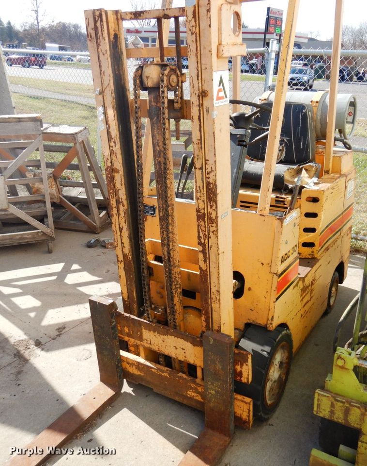Allis Chalmers ACC-30  forklift - MH9266