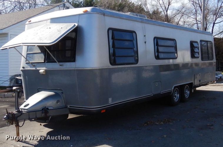 1989 Airstream  camper - MH9268