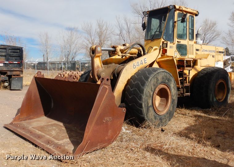 1989 John Deere 644E  wheel loader - DF8231