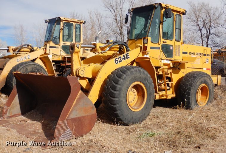 1989 John Deere 624E  wheel loader - DF8232