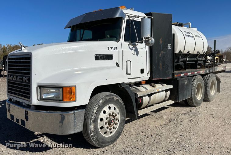 1994 Mack CH613  flatbed truck - JD9129