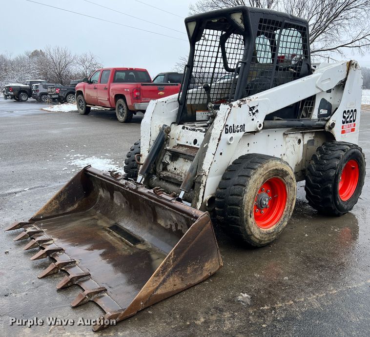 2003 Bobcat S220  skid steer loader - JU9865