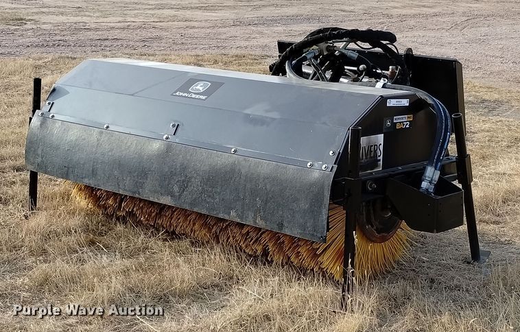 2017 John Deere BA72  skid steer broom - MR9634