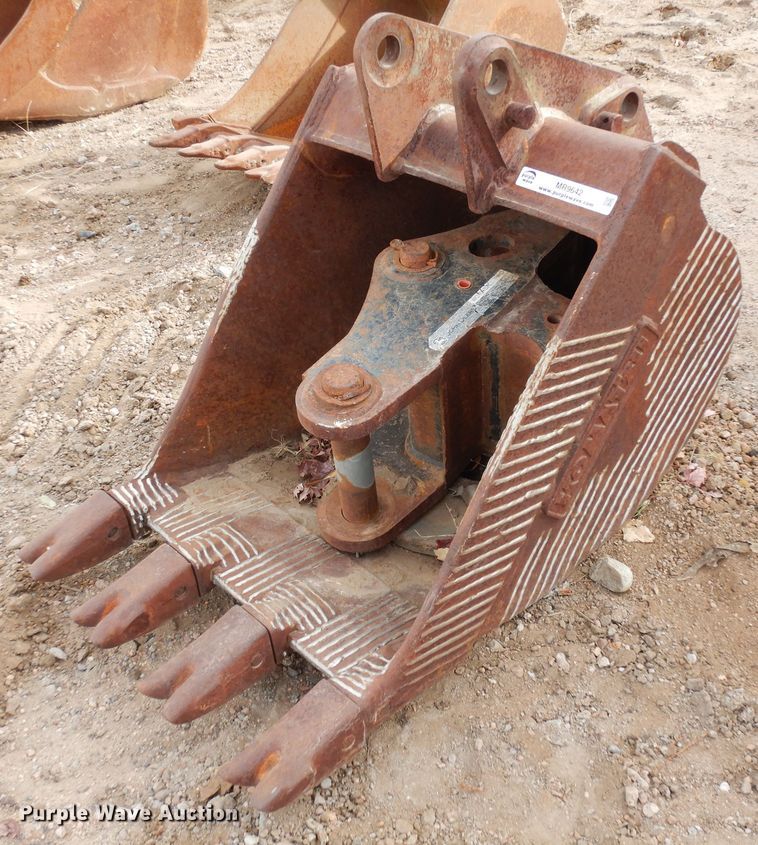 Komatsu  24"W excavator bucket - MR9642