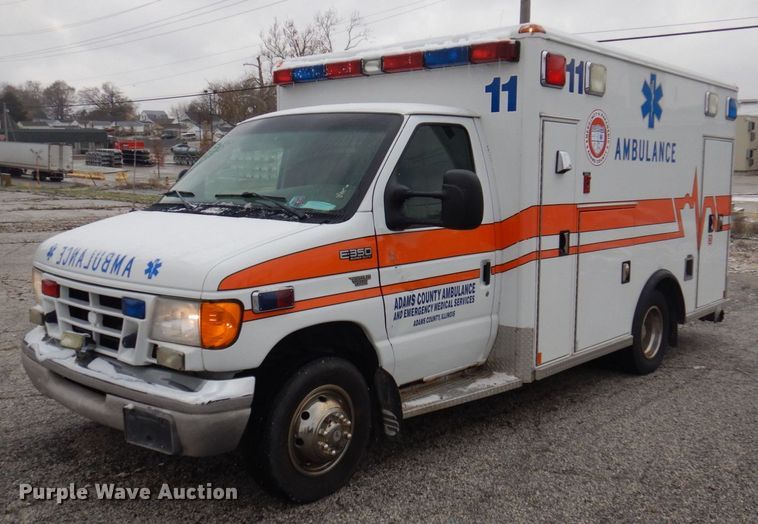 2003 Ford E350 Super Duty  ambulance - DP0422