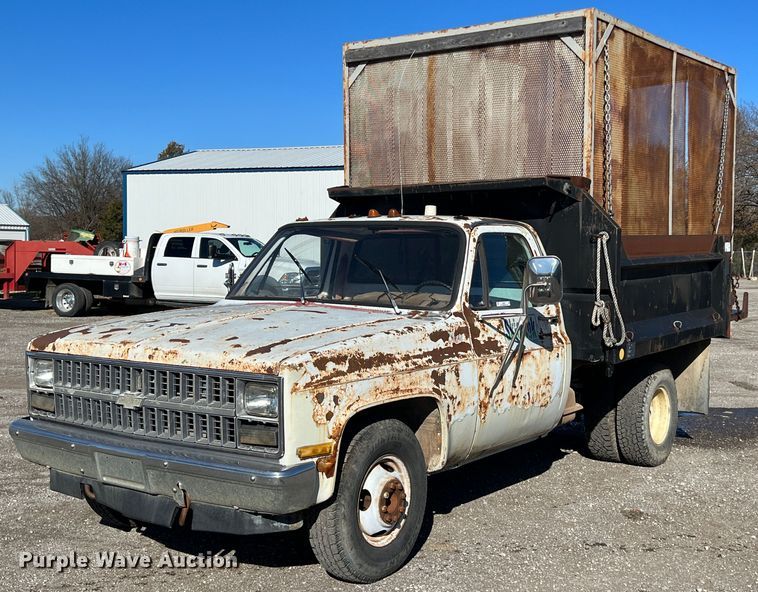 1981 Chevrolet C30  dump bed pickup truck - LS9947
