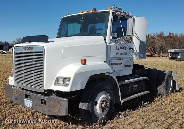 1987 Freightliner FLC  semi truck - DO3679
