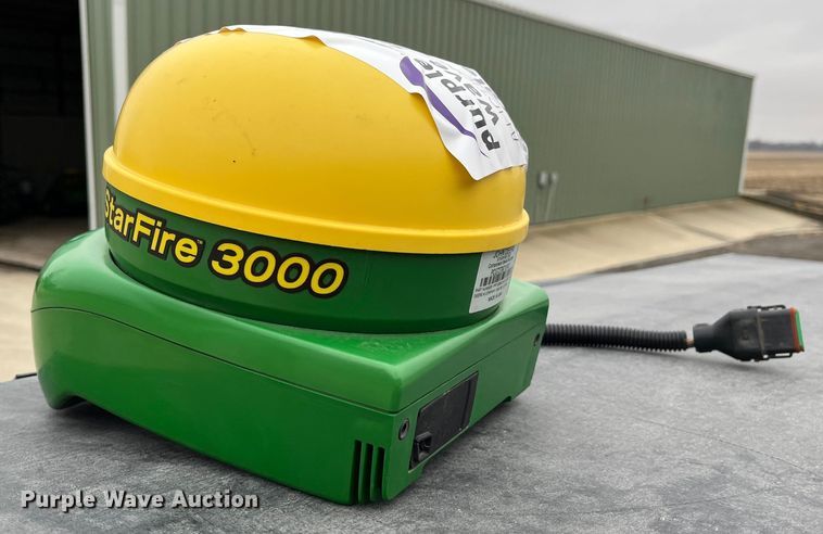 John Deere StarFire 3000  GPS receiver - DR7418