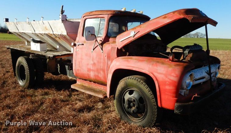 1956 Ford F600  applicator truck - HG9335