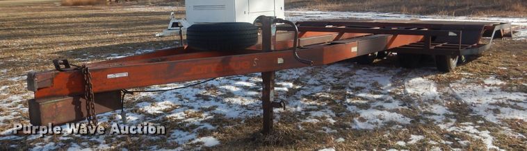 Donahue  implement trailer - HQ9553
