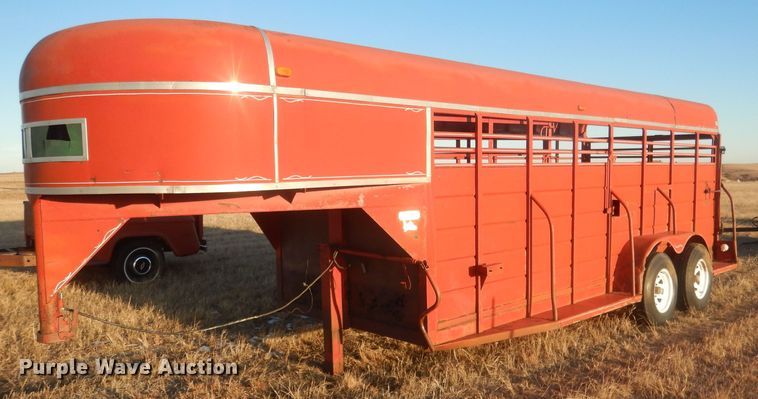1978  livestock trailer - HQ9559