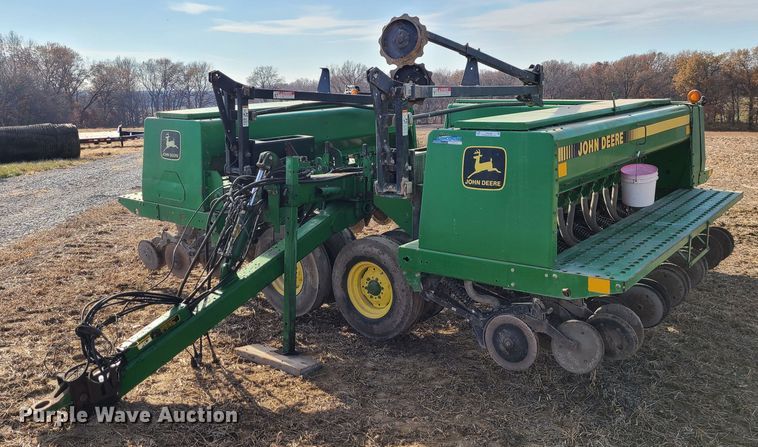 John Deere 455  grain drill - JW9909