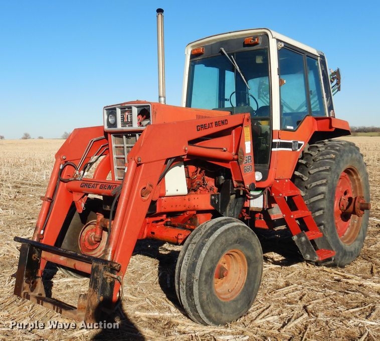 1977 International 1086  tractor - MM9842