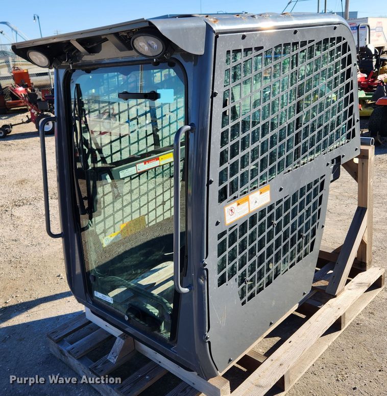 Takeuchi TL8R2  skid steer cab - JB9685